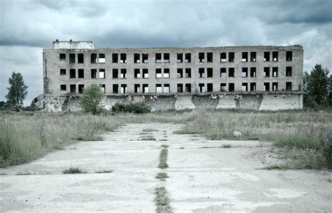  Unforeseen Encounters! Embark on a Chilling Journey through Abandoned Soviet Facilities